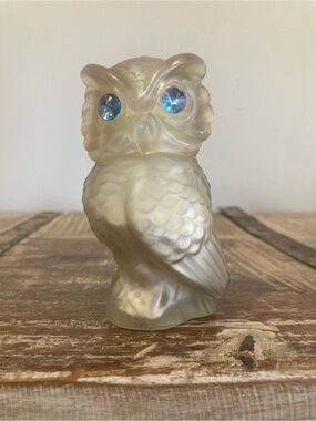 Vintage Avon Snow Owl Moonwind Powder Sachet Figurine Decor 1.25oz